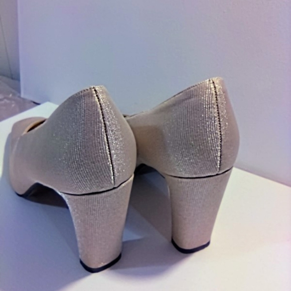 Women's 3" heel 👠, Sparkle Champagne/Nude color, SZ: 7 1/2M - Picture 3 of 13